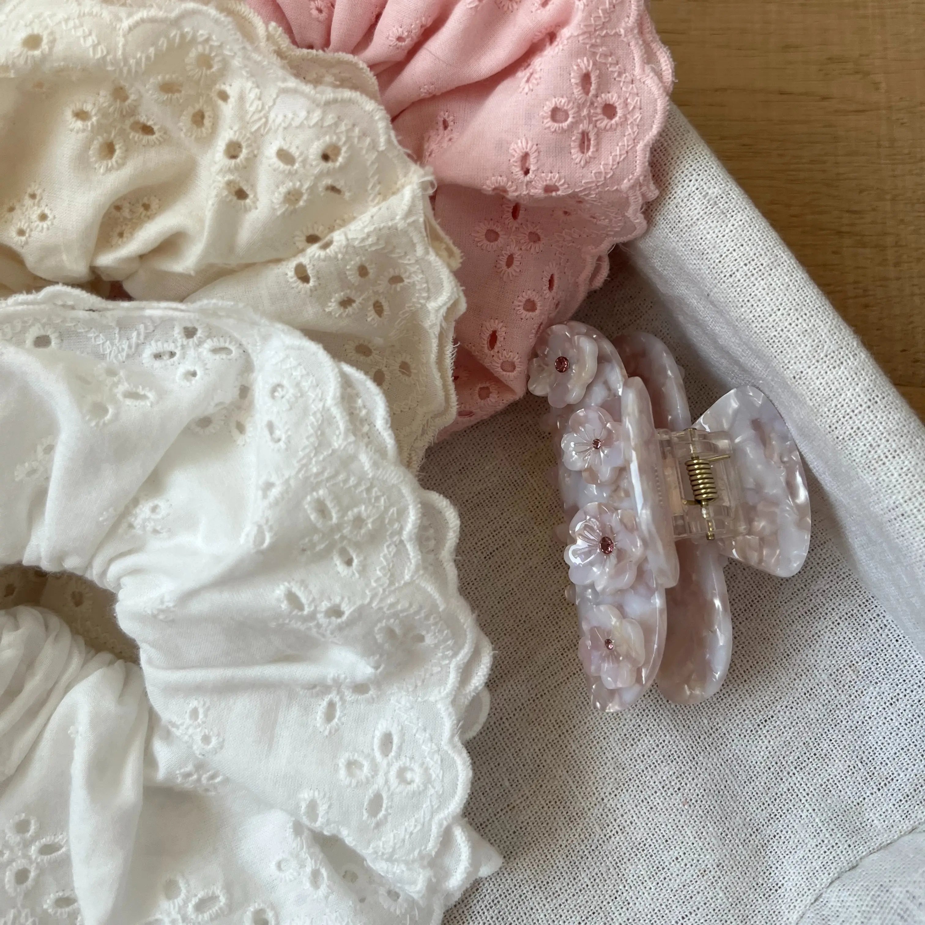 Avery Anderson Camila Pink Marble Hair Claw Clip Eco-Friendly Acetate Large Flower Clips for Fine & Thick Hair Strong Hold Stylish Jaw Clip Handmade in South Korea Gift Idea