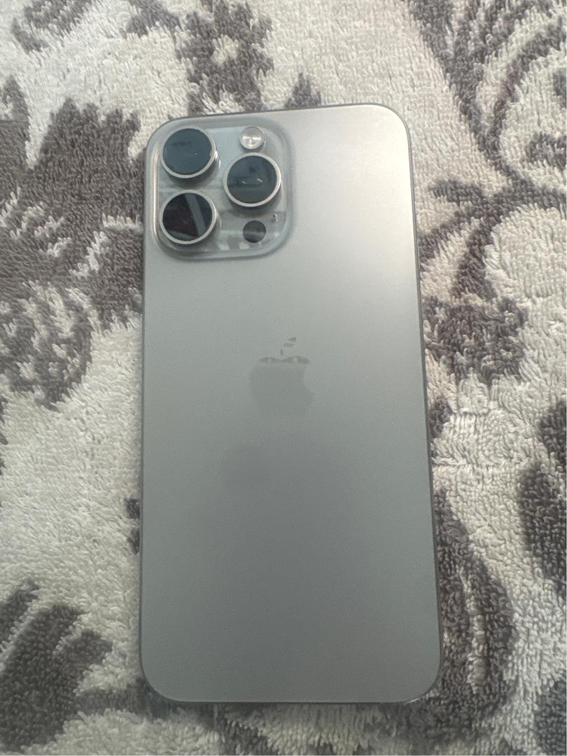 iPhone 15 Pro Max reacondicionado JeiperdShop