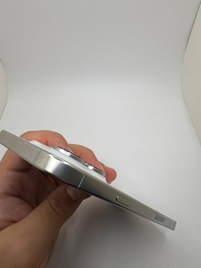 iPhone 16 Pro Max reacondicionado JeiperdShop