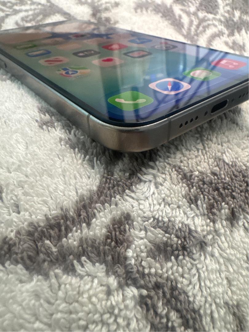 iPhone 15 Pro Max reacondicionado JeiperdShop