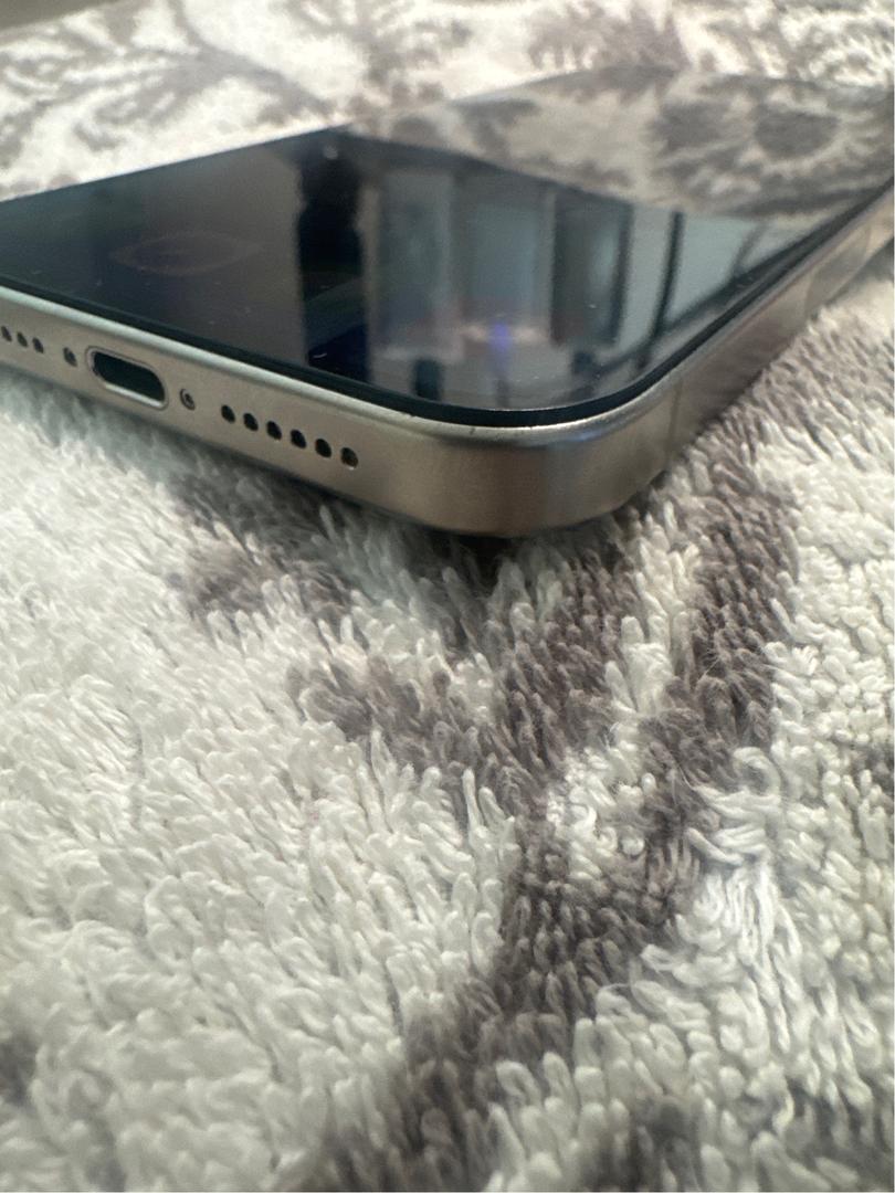 iPhone 15 Pro Max reacondicionado JeiperdShop